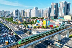 Với khoảng 7,96 triệu phương tiện giao thông hiện có cùng tốc độ gia tăng phương tiện trung bình khoảng 4 - 5 %/năm, ùn tắc giao thông trong giờ cao điểm là phổ biến tại Hà Nội. Ảnh: Tường Lâm