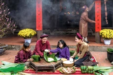 Tết cổ truyền là thời khắc thiêng liêng và không thể thay thế. Ảnh: Lê Huy