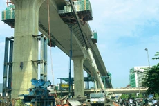 Để phục hồi tổng cầu, cần tiếp tục đẩy nhanh đầu tư công, tập trung vào các dự án hạ tầng. Ảnh: Lê Tiên