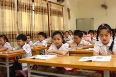 Phạm vi cung cấp của gói thầu thiết bị trường học tại TP. Dĩ An, tỉnh Bình Dương là bàn ghế học sinh, giáo viên, tủ hồ sơ, bảng từ chống lóa, phông màn cửa đi, cửa sổ… Ảnh minh họa: Nhã Chi