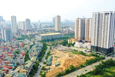 Việc bán tài sản bảo đảm để xử lý nợ xấu, đặc biệt là các khoản nợ lớn khó thực hiện trong điều kiện thị trường bất động sản đóng băng. Ảnh: Lê Tiên