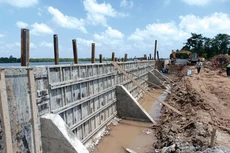 Trên công trường Dự án Kè Hổ Cứ tại xã Hòa An, TP. Cao Lãnh, tỉnh Đồng Tháp. Ảnh: Ngọc Tuấn