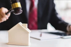 Việc thực hiện quy định của pháp luật về đấu giá tài sản khi xử lý công tác thi hành án dân sự có thể tiềm ẩn nguy cơ rủi ro cho cán bộ, cơ quan thi hành án. Ảnh: NC st