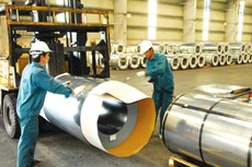 Nhiều doanh nghiệp tìm cách giảm tồn kho, củng cố dòng tiền, giảm gánh nặng tài chính… để cầm cự qua giai đoạn khó khăn. Ảnh: Nhã Chi