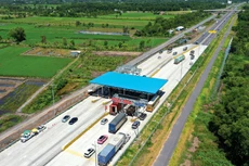Việc tổ chức thu phí đối với các công trình cao tốc do Nhà nước đầu tư để tạo nguồn cho hoạt động vận hành, bảo trì và tái đầu tư mở rộng mạng lưới đường cao tốc. Ảnh: Lê Tiên