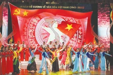 Từ Đề cương về văn hóa, lớp lớp các thế hệ văn nghệ sỹ đã tiếp bước con đường cách mạng, vừa cầm bút, vừa cầm súng, tham gia công cuộc thống nhất đất nước