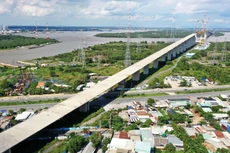 Đẩy mạnh giải ngân đầu tư công, đẩy nhanh các dự án hạ tầng chiến lược, quan trọng là giải pháp để vừa hỗ trợ sản xuất trong nước, vừa phát triển không gian và động lực tăng trưởng mới. Ảnh: Lê Tiên