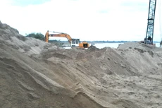 Duyệt kế hoạch đấu giá khai thác cát lòng sông tại Điện Bàn 