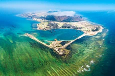 Không gian du lịch Quảng Ngãi hiện đang phát triển tại khu vực phía Đông với sản phẩm chính là du lịch biển đảo. Ảnh: Minh Hạnh