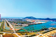 Khu kinh tế Nghi Sơn được định hướng trở thành một trong những trung tâm đô thị, công nghiệp và dịch vụ ven biển trọng điểm của cả nước. Ảnh: Hiếu Nguyễn