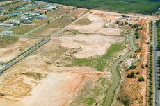 Nhiều khoản nợ có tài sản bảo đảm là bất động sản được các ngân hàng rao bán nhiều lần nhưng vẫn chưa thành công. Ảnh: Tiên Giang