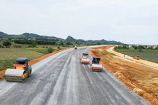 Thủ tướng yêu cầu các nhà thầu tiếp tục tập trung thi công "3 ca 4 kíp" để hoàn thành dự án bảo đảm tiến độ, chất lượng, an toàn, không "đội" vốn… Ảnh minh họa: SL