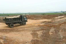 Có hồ sơ mời thầu yêu cầu nhà thầu mô tả vị trí và hình ảnh bãi đổ thải tạm công trình