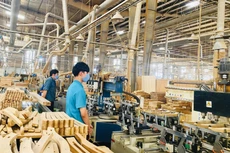 Doanh nghiệp bắt đầu đón những đơn hàng phục vụ cho mùa mua sắm cuối năm. Ảnh: HL