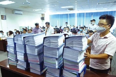 Các cá nhân tham gia tổ chuyên gia, tổ thẩm định phải có tối thiểu 3 năm công tác trong lĩnh vực liên quan đến nội dung pháp lý, kỹ thuật, tài chính của gói thầu, dự án. Ảnh: Nhã Chi