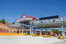 Công ty CP Đầu tư hạ tầng giao thông Đèo Cả đang vận hành 15 trạm thu phí BOT để hoàn vốn cho 4 dự án. Ảnh: N.Đông