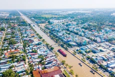 Hậu Giang tập trung khai thác phát triển theo 2 tuyến cao tốc Cần Thơ - Cà Mau kết nối với TP.HCM và tuyến cao tốc Châu Đốc - Cần Thơ - Sóc Trăng kết nối với các tỉnh Nam sông Hậu để phát triển công nghiệp, nông nghiệp, đô thị và du lịch