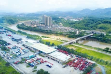 Khu kinh tế cửa khẩu Lào Cai là khu kinh tế duy nhất ở phía Bắc có cửa khẩu quốc tế nằm trong thành phố. Ảnh: Mạnh Dũng