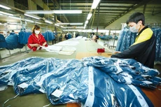 Lũy kế hết quý I/2023, xuất khẩu dệt may Việt Nam đạt 8,6 tỷ USD, giảm 19% so với cùng kỳ năm ngoái. Ảnh: Lê Tiên