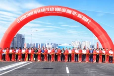 Thủ tướng Phạm Minh Chính cắt băng khánh thành cầu Vĩnh Tuy 2