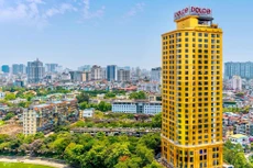 Công ty TNHH Hòa Bình rao bán khách sạn dát vàng Dolce Hanoi Golden Lake với giá khởi điểm 250 triệu USD. Ảnh: H. Bình