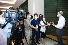 Báo chí góp sức cùng doanh nghiệp, cùng nền kinh tế băng qua khó khăn. Ảnh: Nam An