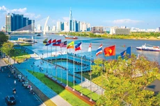 TP.HCM đang tập trung thực hiện quyết liệt các giải pháp để phấn đấu tăng trưởng cả năm 2023 đạt từ 7,5%. Ảnh: Đông Giang