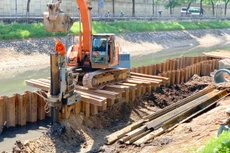 Nhiều doanh nghiệp xây dựng kỳ vọng vào doanh thu từ hoạt động xây lắp hạ tầng tại các dự án đầu tư công. Ảnh: Lê Tiên