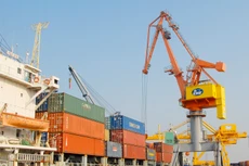 Lũy kế đến 15/8, cán cân thương mại của Việt Nam thặng dư 16,25 tỷ USD. Ảnh: Nhã Chi