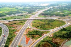 Luật Đấu thầu (sửa đổi) đã giảm một số khâu trung gian không cần thiết nhằm cải thiện tiến độ các gói thầu, dự án. Ảnh: Tiên Giang