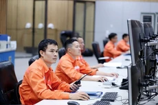 Điều hành viên Phòng Kiểm soát Công ty CP Nhiệt điện Hải Phòng trong ca trực, bảo đảm thiết bị vận hành an toàn, liên tục và kinh tế