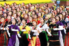 Đảng ta xác định đại đoàn kết toàn dân tộc là đường lối chiến lược của cách mạng Việt Nam, là động lực, nguồn lực to lớn trong sự nghiệp xây dựng và bảo vệ Tổ quốc. Ảnh: Tuấn Phùng