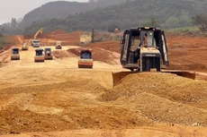 Việc sớm đưa vào khai thác các mỏ vật liệu xây dựng là điều kiện tiên quyết để hoàn thành Dự án cao tốc Bắc - Nam phía Đông đúng kế hoạch. Ảnh: Song Lê