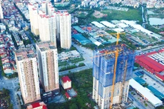 Trong quý I, khu vực công nghiệp và xây dựng, một trong những động lực chính của nền kinh tế, suy giảm 0,4%, ảnh hưởng lớn đến tăng trưởng GDP. Ảnh: Lê Tiên