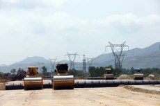 Dự kiến có 19 dự án giao thông đường bộ được áp dụng cơ chế thí điểm tháo gỡ vướng mắc pháp lý. Ảnh: Tường Lâm