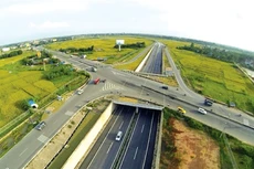 Việc đầu tư các dự án giao thông trọng điểm sẽ thúc đẩy sự phát triển mọi mặt của tỉnh Lào Cai. Ảnh: Nhã Chi