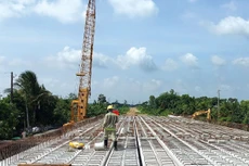 Trên công trường Dự án Nâng cấp Quốc lộ 30 đoạn Cao Lãnh - Hồng Ngự. Ảnh: Ngọc Tuấn