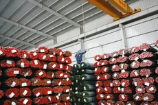 Thị trường thép xuất khẩu bị thu hẹp khiến nhiều doanh nghiệp phải tăng cường bán hàng tại thị trường trong nước, làm cho áp lực cạnh tranh ngày càng lớn. Ảnh: Huyền Trang