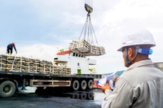 Xuất khẩu xi măng gặp khó khi nhiều nước giảm đầu tư hạ tầng do suy thoái, tăng trưởng kinh tế chậm lại. Ảnh minh họa: Ánh Dương