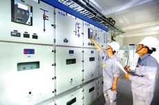 Năm 2023, nếu giá bán lẻ điện giữ theo giá bình quân hiện hành, EVN cùng các công ty thành viên có thể lỗ sản xuất, kinh doanh khoảng 64.941 tỷ đồng. Ảnh: Lê Tiên