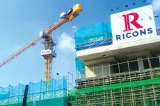 Thị trường xây dựng đang rơi vào tình trạng nợ vòng quanh. Ảnh: Lê Tiên