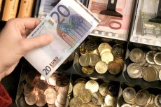 ECB tăng lãi suất thêm 25 điểm cơ bản