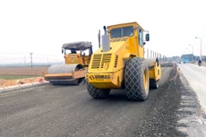 Nhà thầu xây dựng hạ tầng được kỳ vọng hưởng lợi từ kế hoạch đẩy mạnh giải ngân đầu tư công. Ảnh: Nhã Chi