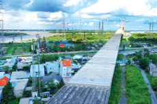 Đẩy nhanh giải ngân đầu tư công, tạo thuận lợi cho hoạt động của doanh nghiệp, thúc đẩy thị trường trong nước, hỗ trợ khuyến khích tiêu dùng là những giải pháp để tạo động lực cho tăng trưởng. Ảnh: Lê Tiên