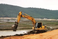 Nhiều dự án điện “ách tắc” mặt bằng do vướng mắc về chuyển đổi mục đích sử dụng đất rừng, do người dân không nhận tiền bồi thường… Ảnh minh họa: T.Hiếu