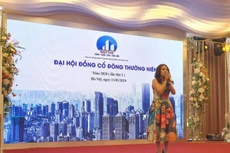 Bà Vũ Thị Thúy, Chủ tịch Hội đồng quản trị Công ty CP Thương mại Bất động sản Nhật Nam phát biểu tại ĐHĐCĐ thường niên 2020.