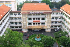 Hai gói thầu mua sắm thủy tinh thể nhân tạo của Bệnh viện Mắt TP.HCM có tổng giá trị hơn 240 tỷ đồng. Ảnh: Song Lê