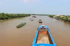 Công ty TNHH Xây dựng Mỹ Đà trúng Gói thầu Thi công xây dựng đoạn kè thuộc Dự án Kè kênh Nước Mặn (Long An) với giá 206,062 tỷ đồng. Ảnh: Công Thành