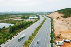 Cơ quan nhà nước có thẩm quyền cần có sự đồng hành với nhà đầu tư trong tháo gỡ, xử lý các khó khăn, vướng mắc tại một số dự án đã triển khai trước khi Luật PPP có hiệu lực để giúp họ yên tâm hơn khi tham gia các dự án mới. Ảnh: Lê Tiên