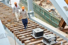 Công ty CP Tổng công ty Công trình đường sắt hiện thi công nhiều gói thầu trên tuyến đường sắt Hà Nội - TP.HCM. Ảnh: Quang Tuấn